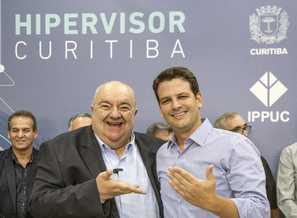 Prefeito de Curitiba, Rafael Greca, e o vice, Eduardo Pimentel, se apontam mutuamente