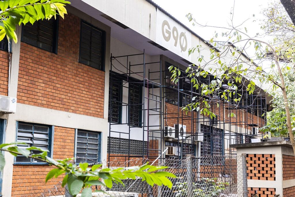 Obras em câmpus universitário