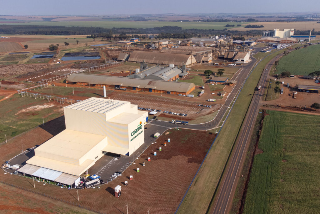 Imagem aérea de planta industrial da Coamo