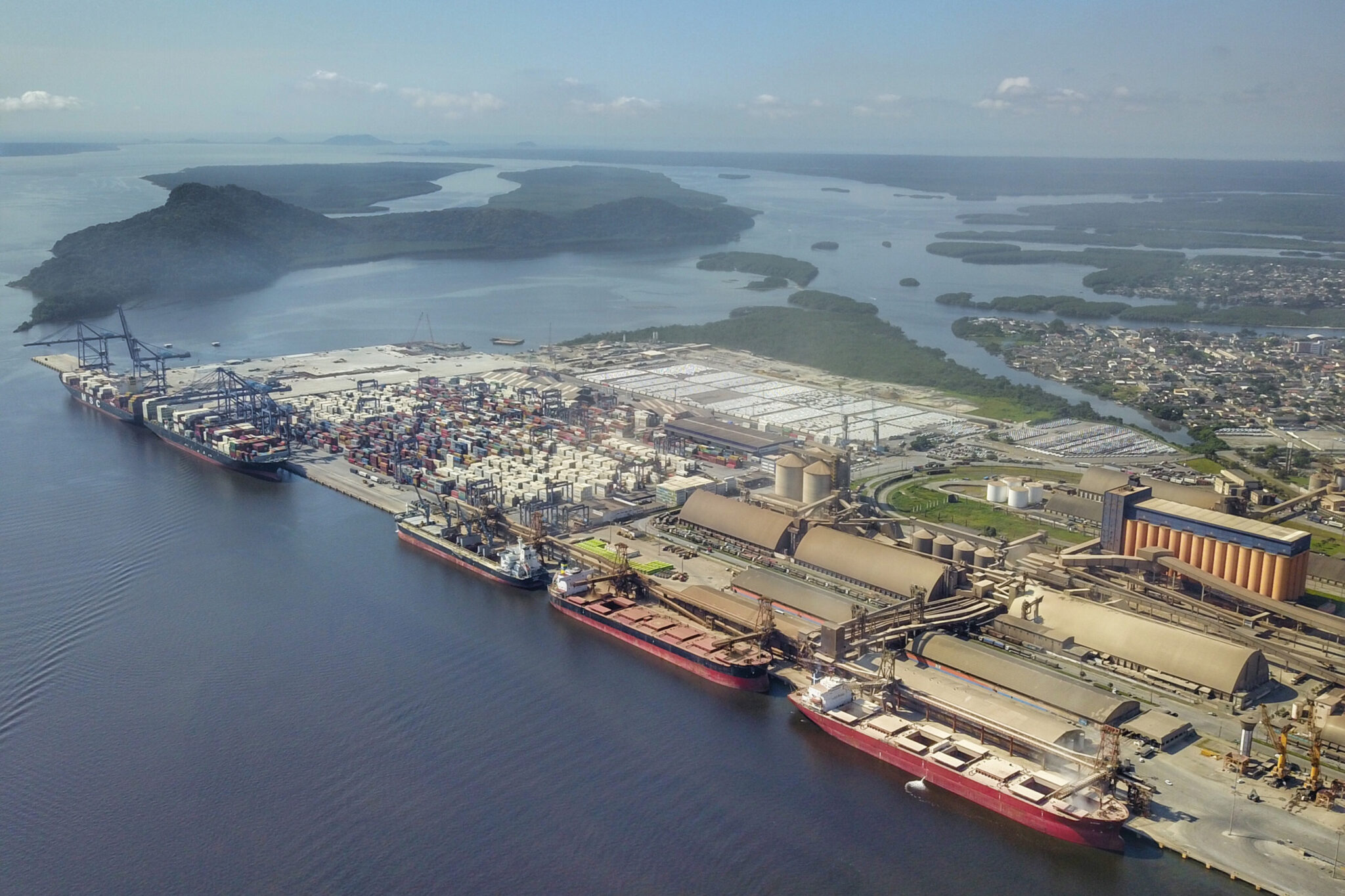 Imagem aérea do porto de Paranaguá