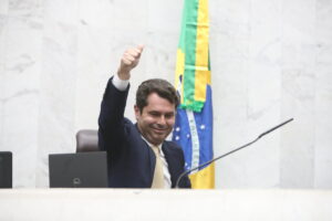 Assembleia repete eleição e Alexandre Curi é novamente eleito presidente