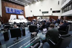 Com várias omissões, criação do Abril Verde e Amarelo avança na Assembleia
