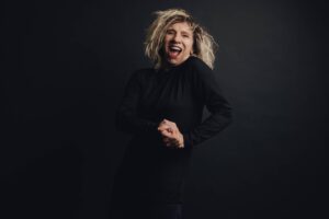Denise Stoklos apresenta “Mary Stuart” em Curitiba em novembro