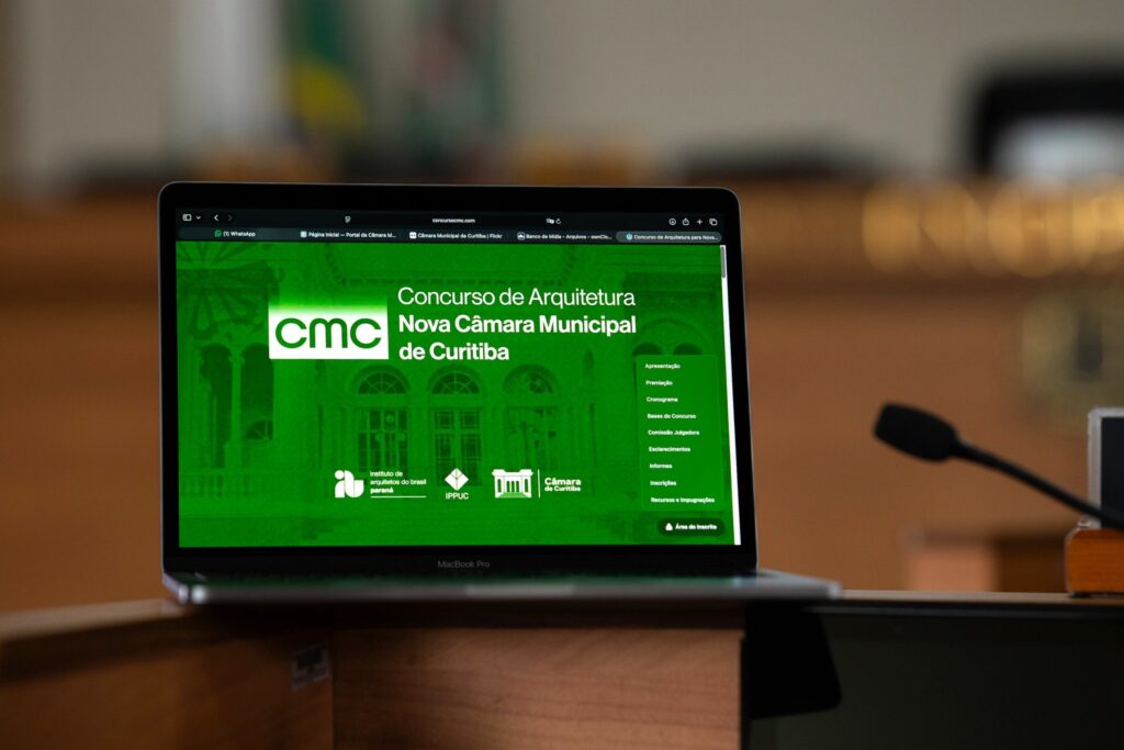 Tela mostra o site onde os interessados devem se inscrever para o concurso do projeto arquitetônico da nova sede da Câmara de Curitiba