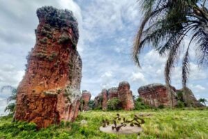 VIsta das formações areníticas do Parque de Vila Velha, que receberá obras do Museu Oscar Niemeyer (MON) ao ar livre