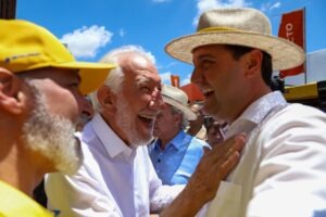 Assembleia autoriza e Ratinho Junior sai de férias por quinze dias