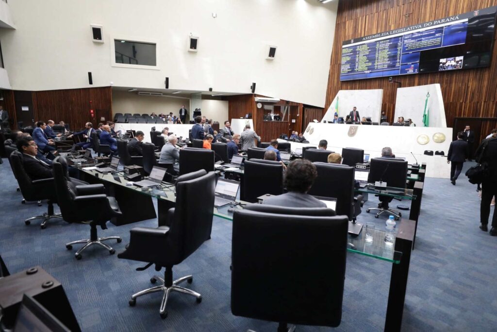 Plenário da Assembleia Legislativa do Paraná durante sessão ordinária