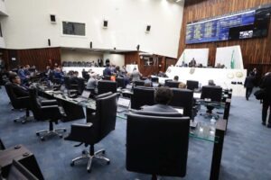 Plenário da Assembleia Legislativa do Paraná durante sessão ordinária