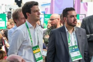 O prefeito de Curitiba, Eduardo Pimentel, ao lado de seu vice, Paulo Martins