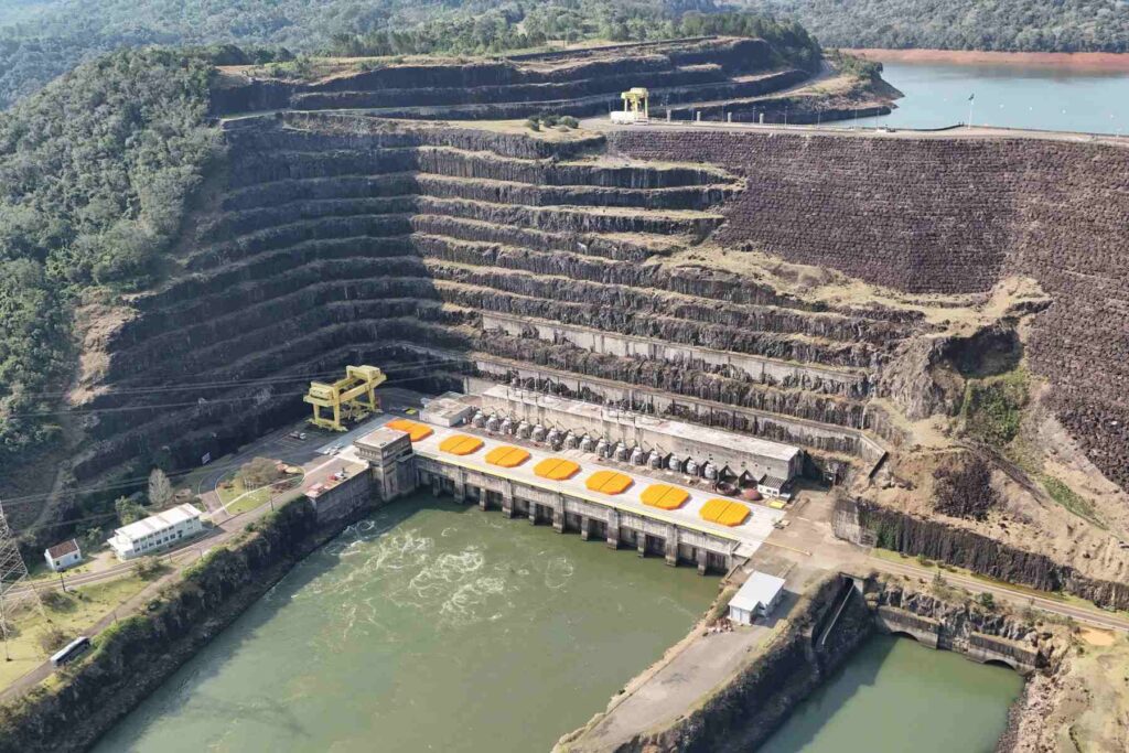Vista aérea da Usina Foz do Areia, da Copel, no Rio Iguaçu