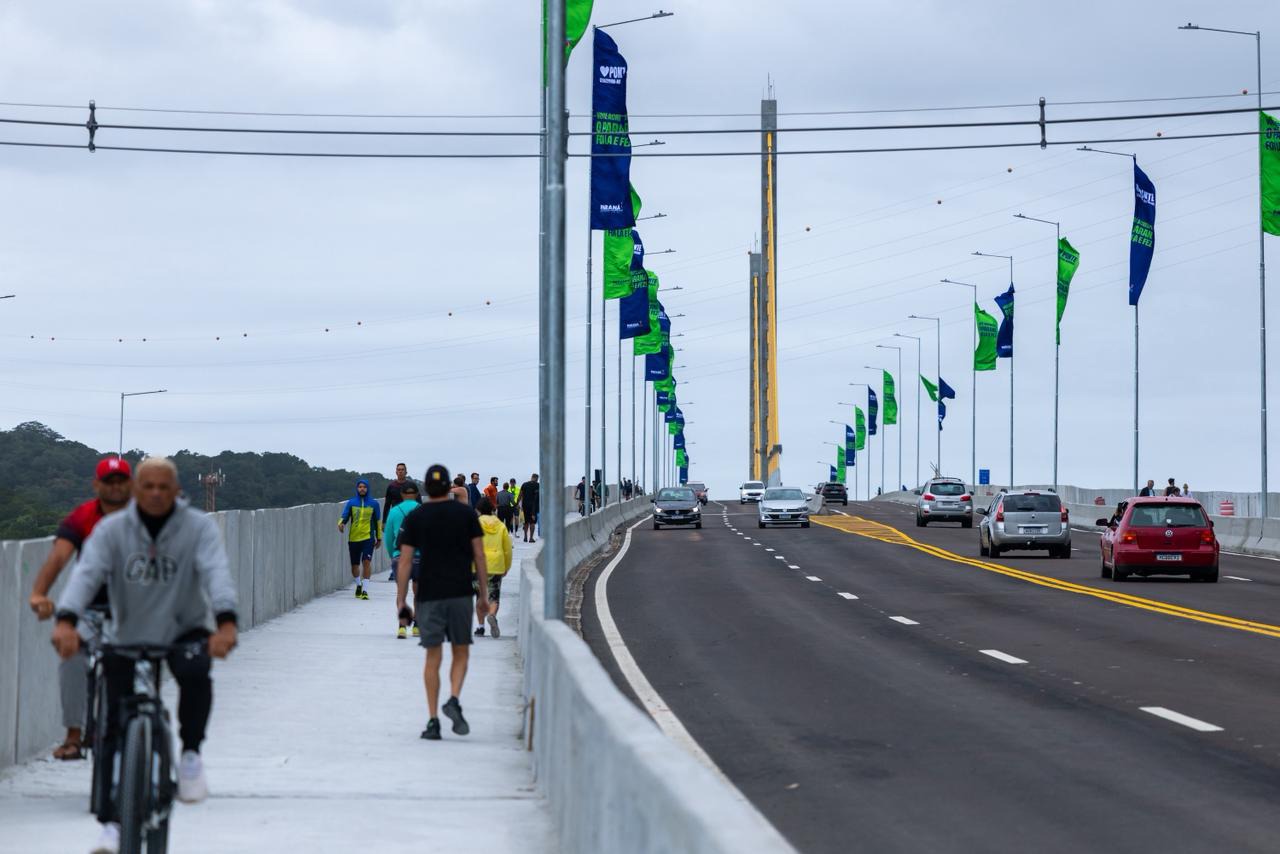 Ponte de Guaratuba tem restrições para tráfego de caminhões; veja os limites